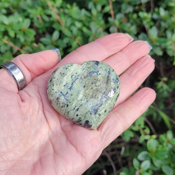 Dragon Jade Dragi Gemstone Crystal Heart - Picture 3 of 3